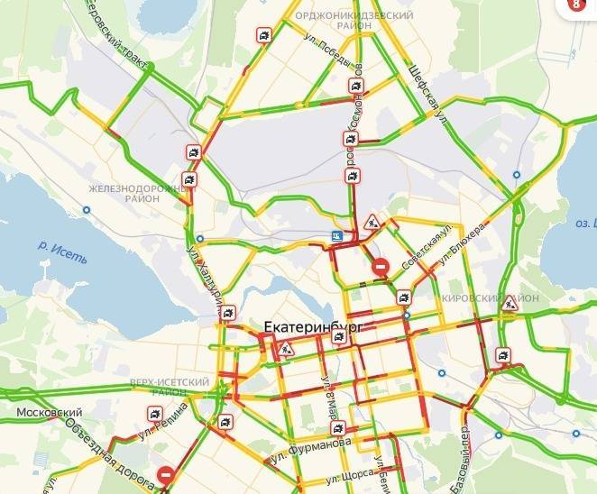 В Екатеринбурге начались 8-балльные пробки из-за большого числа ДТП