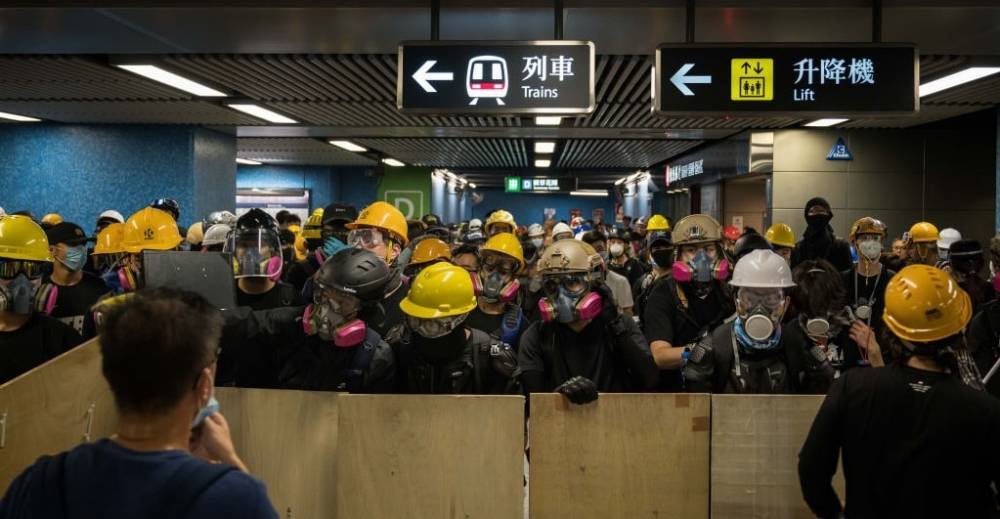 Массовая забастовка началась в Гонконге