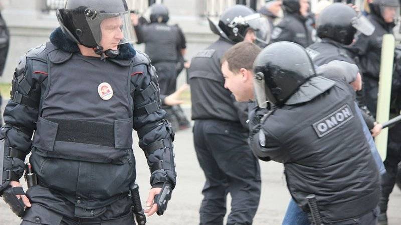Глава «Офицеров России» призвал сажать за угрозы семьям силовиков