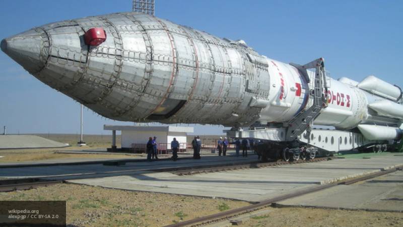 Ракета-носитель "Протон-М" стартовала с Байконкура вместе с военным спутником