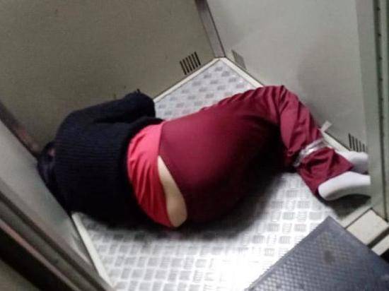 Сбежавшую от мужа выпивающую пенсионерку обнаружили связанной в лифте
