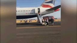 В Валенсии из-за задымления самолёта British Airways пострадало 19 человек.
