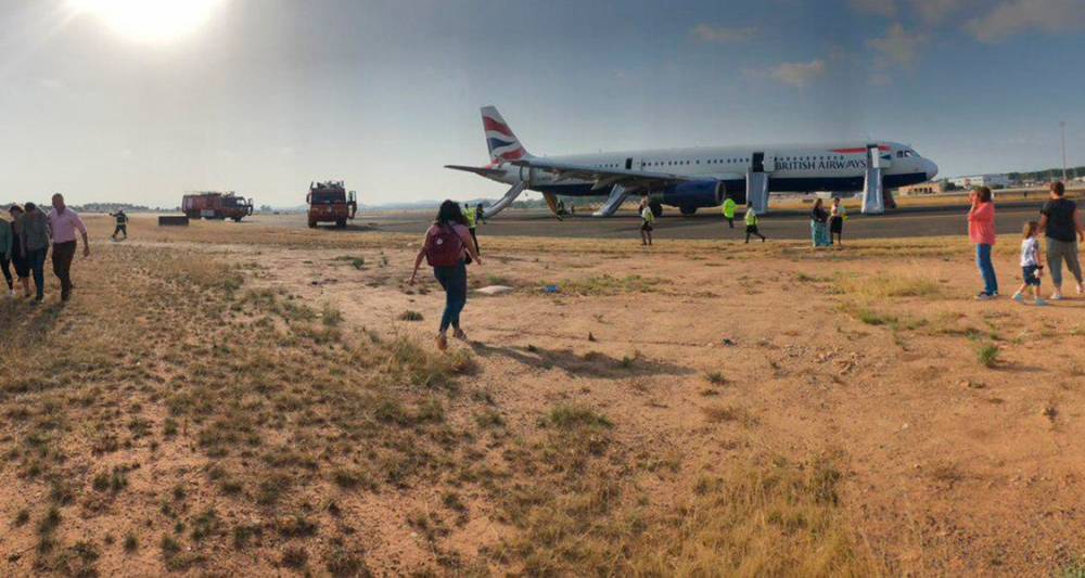 Самолет British Airways совершил аварийную посадку в Валенсии