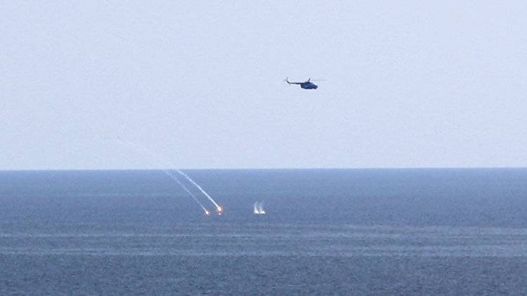"У вертолета что-то отвалилось": учения ВСУ в Черном море насмешили Сеть