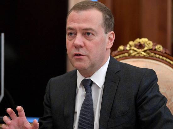 Медведев требует от министров объяснить срывы сроков реализации нацпроектов