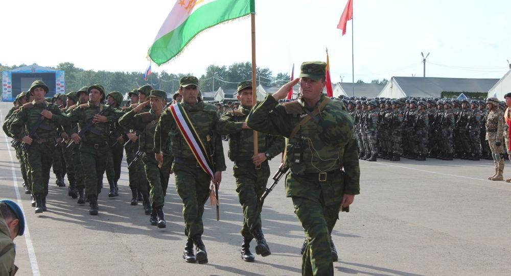 Таджикские военные прибыли в Джизак | Вести.UZ