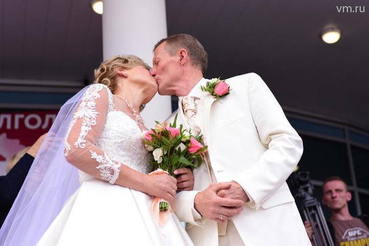 Глава управления ЗАГС Москвы назвала самое популярное время для свадеб