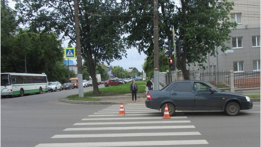 В Кирове на пешеходном переходе «Приора» сбила женщину