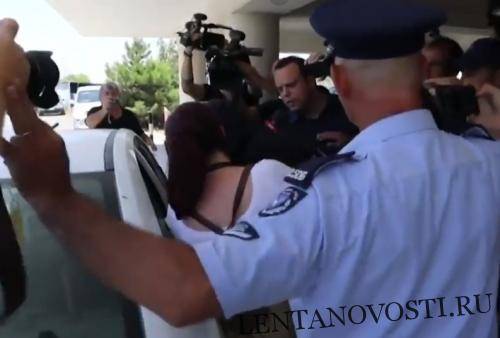 Кипр: Британка снова утверждает, что ее изнасиловали 12 израильтян