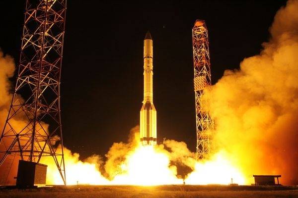 Ракета «Протон-М» с военным спутником отправилась в космос