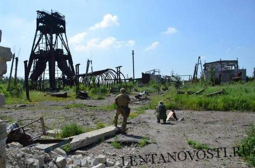 Украинские военные мародёры режут на металл оборудование шахты «Бутовка-Донецкая»