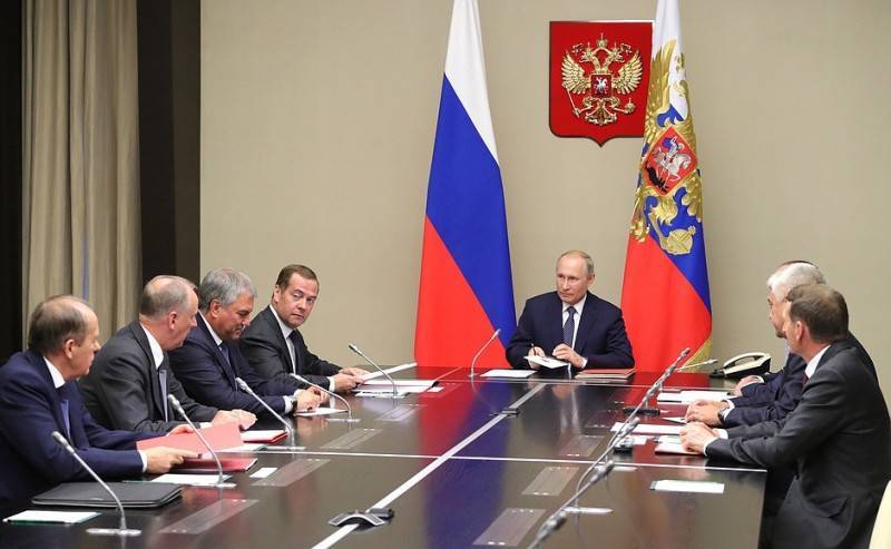 Путин провёл оперативное совещание с постоянными членами Совета Безопасности. Заявление Президента России в связи с односторонним выходом США из ДЛРСМД