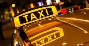 В России услуги такси оказались дешевле пользования личным транспортом