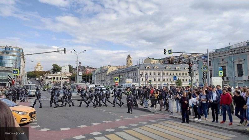 Суды арестовали более 100 человек за незаконные митинги в центре Москвы
