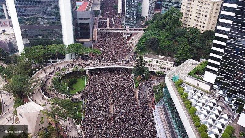 148 человек задержали во время протестов в Гонконге