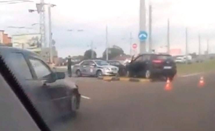 Видеофакт: в Гомеле на улице Фрунзе произошло ДТП
