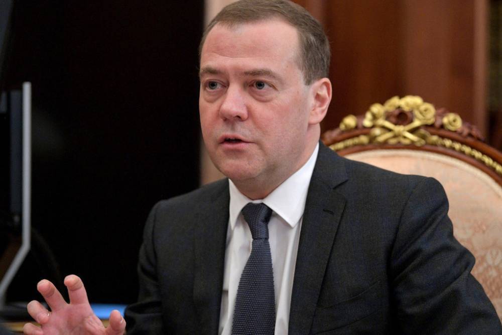 Медведев требует от министров объяснить срывы сроков реализации нацпроектов - МК