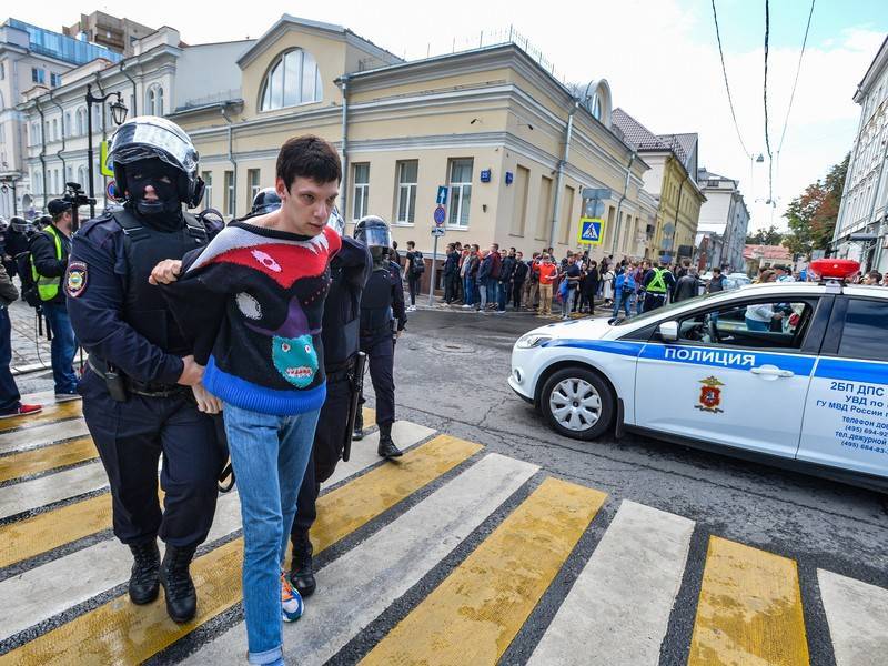 Прокуратура начала проверку из-за детей на несогласованных акциях в Москве