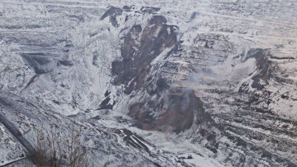 "Денег нет": Челябинский поселок сползает в 500-метровый карьер. Чиновники бездействуют
