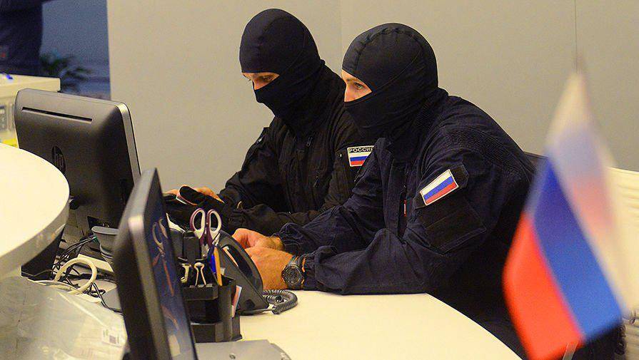 ФСБ сможет в обход суда и Роскомнадзора блокировать сайты