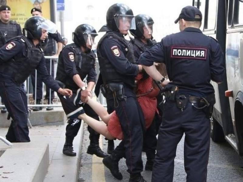 Москвичей, пришедших с сыном на митинг 27 июля, хотят лишить родительских прав