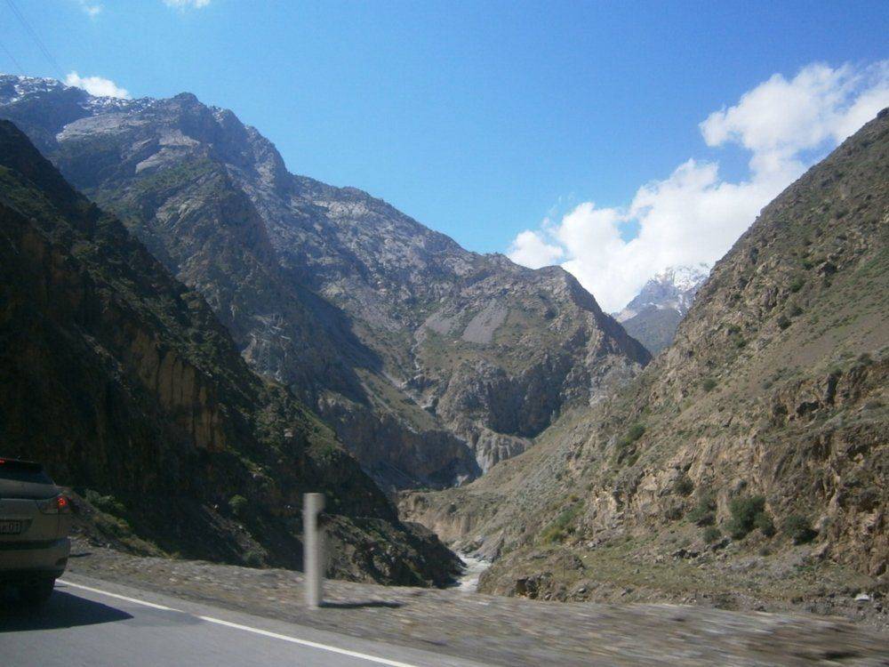 Узбекистанец погиб в горах Таджикистана | Вести.UZ