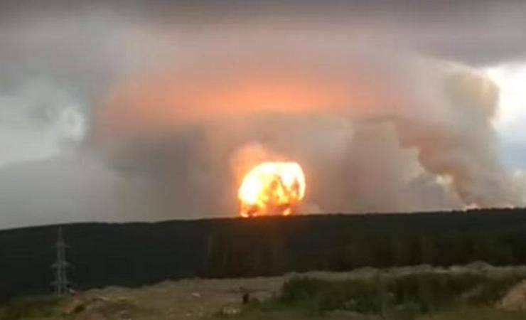В Красноярском крае взорвались снаряды в военной части. Один человек погиб, 16 тысяч жителей эвакуированы — видео