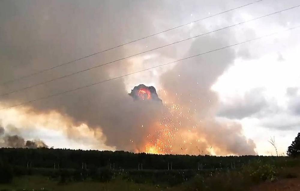 Пожар на военном складе под Ачинском потушен, заявляет минобороны