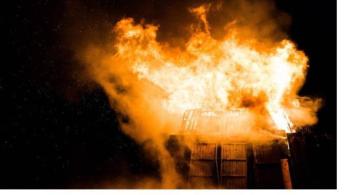 В Тосненском районе два человека заживо сгорели во время пожара