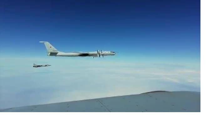 Видео: Два противолодочных самолета Ту-142 13 часов летали над Тихим океаном