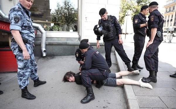 В России прокуратура потребовала лишить родительских прав участников акции протеста