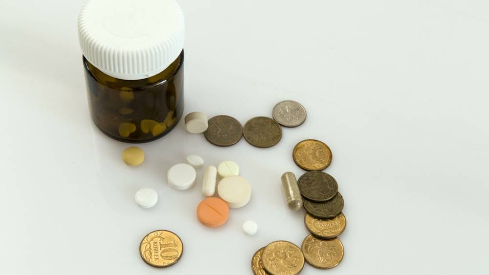 Как сэкономить на лекарствах без вреда здоровью: Пять советов доктора Мясникова