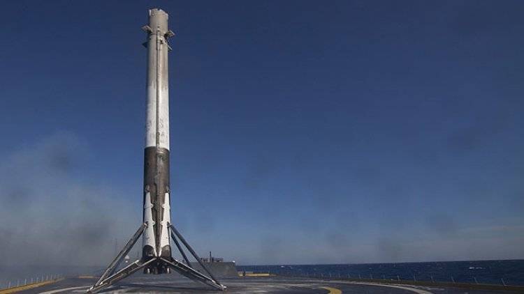 Ракета Falcon 9 стартовала с коммуникационным спутником
