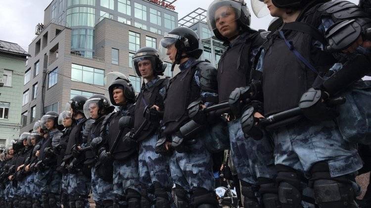 Жириновский нашел американский след в незаконных митингах в Москве