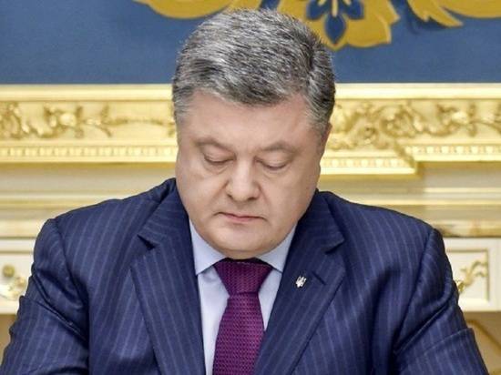 СМИ: Порошенко вернулся на Украину из отпуска
