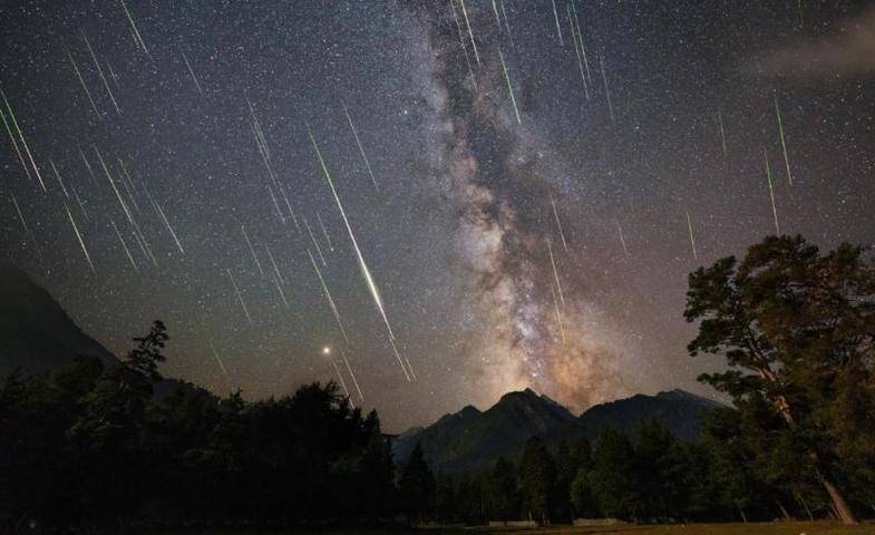 Москвичи смогут увидеть метеорный поток Персеиды в ночь с 12 на 13 августа