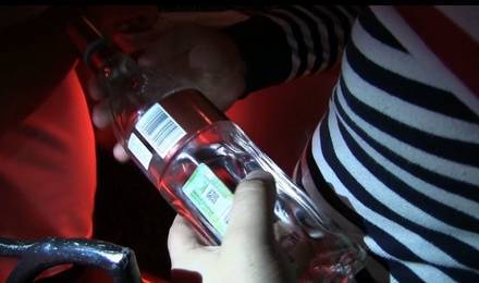 25 литров алкоголя изъяли полицейские из развлекательного заведения на Нижне-Волжской набережной