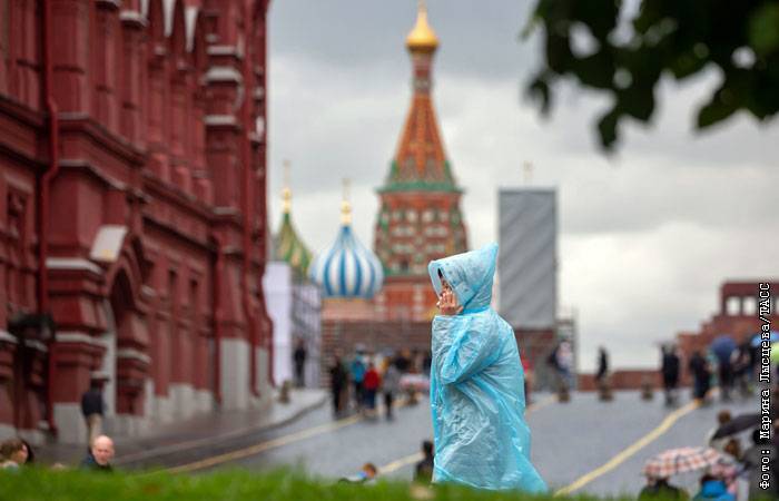 Жителей Центральной России предупредили о грозах и ливнях в пятницу и выходные