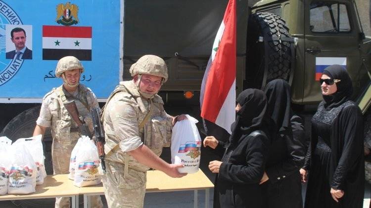 Российские военные доставили крупный гуманитарный груз в пригород Дамаска