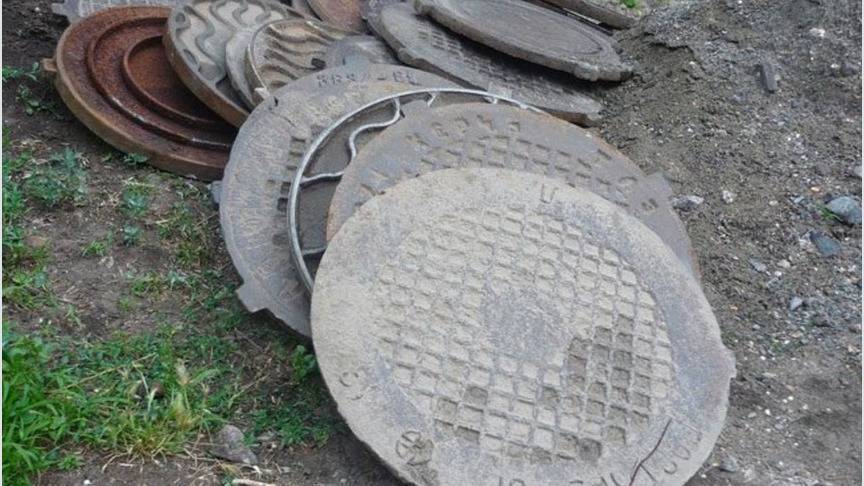 В Кирове задержали двух похитителей канализационных люков
