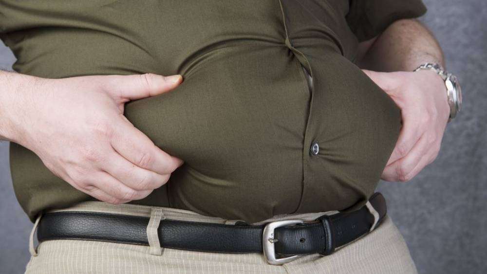 Британские ученые выяснили, какие болезни может спровоцировать жир на животе