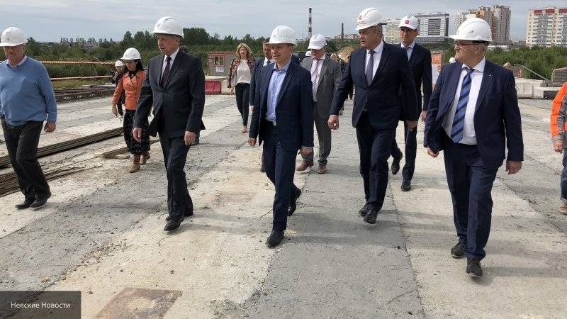 Глава Петербурга оценил ход работы над реконструкцией Оборонной улицы в Колпино