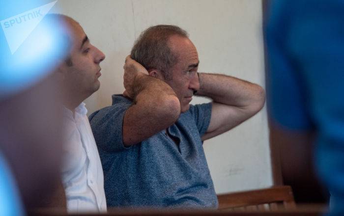 Кочарян под арестом, но дело вести некому – адвокаты считают ситуацию патовой и абсурдной