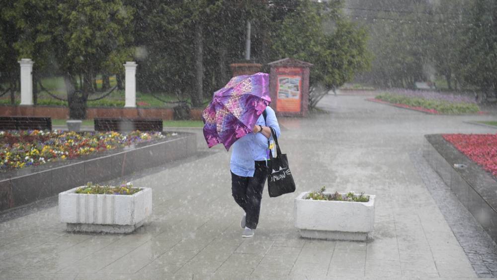 Москве пообещали "мини-коллапс": Гроза, ветер и половина месячной нормы дождей