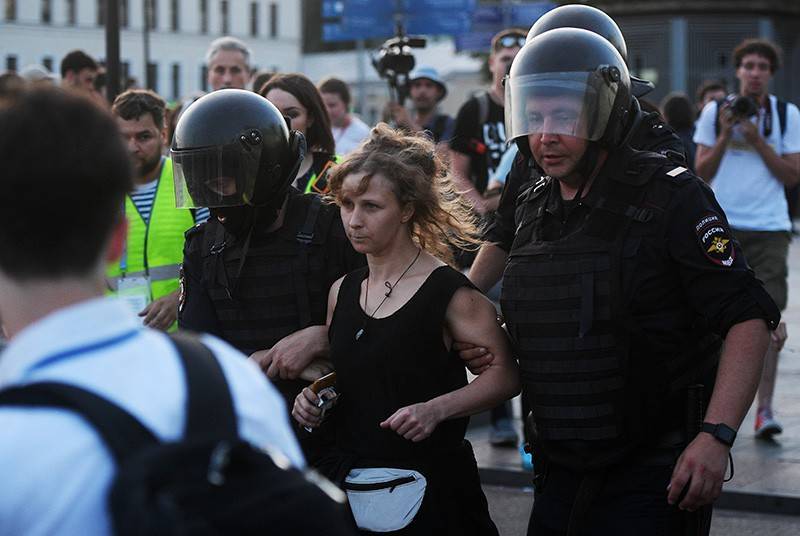 Больше 100 человек арестованы по итогам протестов в Москве