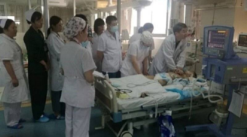 В Китае 30 врачей по очереди 5 часов делали ребенку массаж сердца, чтоб его спасти - lemurov.net - Шанхай
