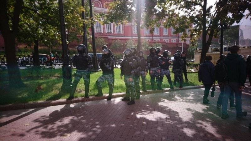 Москвичи гонят в Америку участников незаконных митингов «оппозиции»