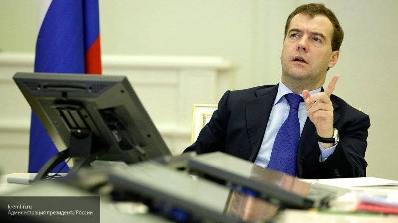 Медведев отметил растущий интерес к получению среднеспециального образования в России