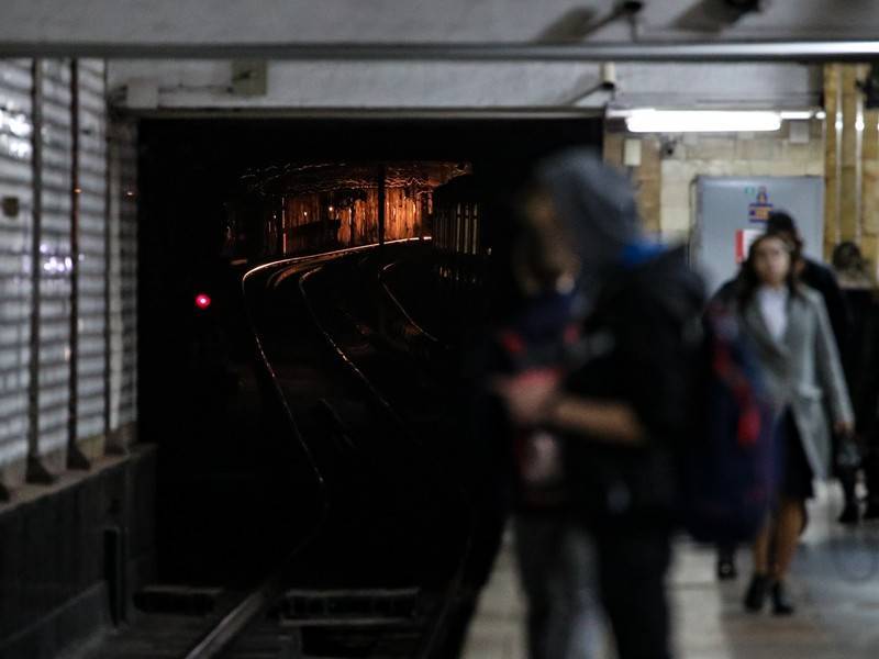 Восстановлено движение поездов на синей ветке метро