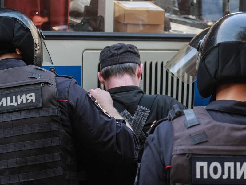 Приставы проверяют квартиры задержанных на несогласованном митинге в Москве